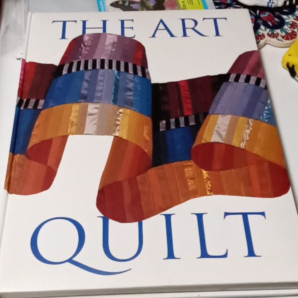 The Art Quilt Book- 14x11 inches & 304 Pages